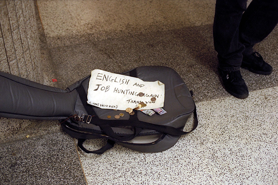 english and job hunting again: busker at ferry terminal (F.I.L.T.H.: Failed In London, Try Hongkong.)