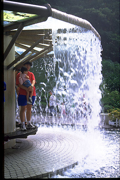 wong meng kong & oy yin under fountain @ ? park