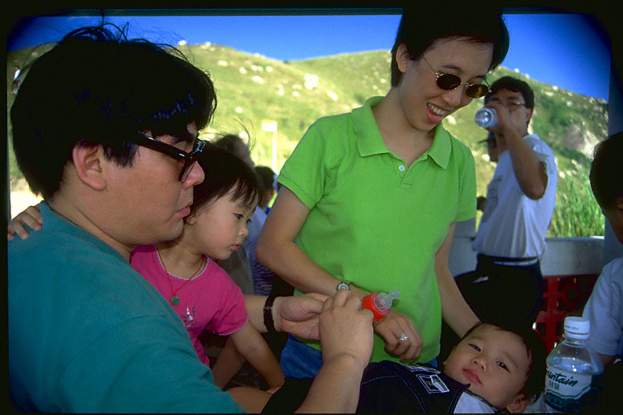 wong meng kong, peggy lui, wong oi yin changing wong seng chak's diapers